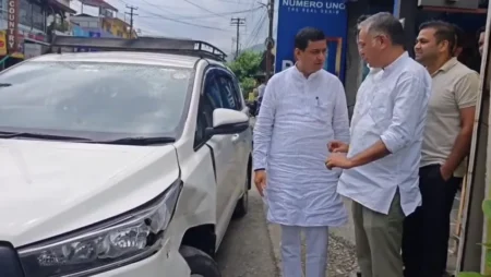 गढ़वाल सांसद अनिल बलूनी की गाड़ी पर गिरा पत्थर, बाल-बाल बचे