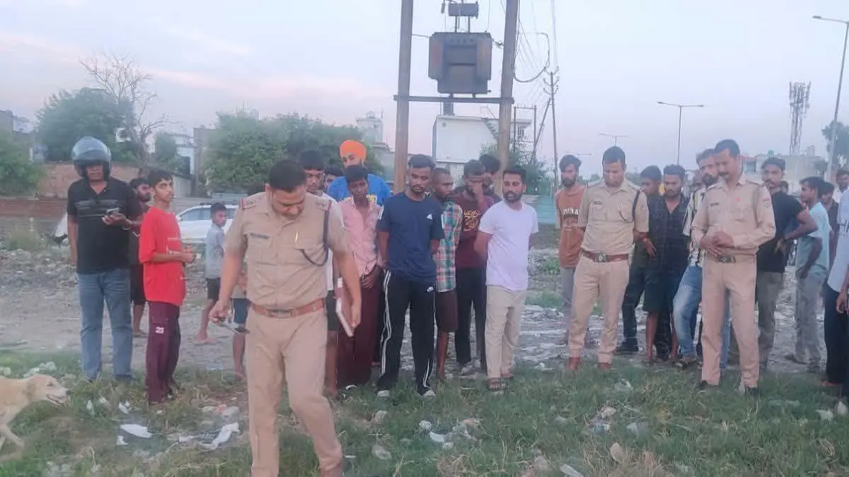 रुद्रपुर में ग्राउंड में मिला युवक का शव, मचा हड़कंप; नहीं हुई शिनाख्त, PM रिपोर्ट खोलेगी मौत का राज