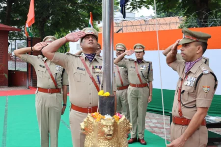 80 वें स्वतंत्रता दिवस के अवसर पर एसएसपी देहरादून द्वारा पुलिस लाइन देहरादून में किया ध्वजारोहण