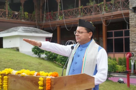 80वें स्वतंत्रता दिवस पर सीएम धामी ने फहराया तिरंगा, बोले—जनभागीदारी से बनेगा विकसित और श्रेष्ठ उत्तराखंड